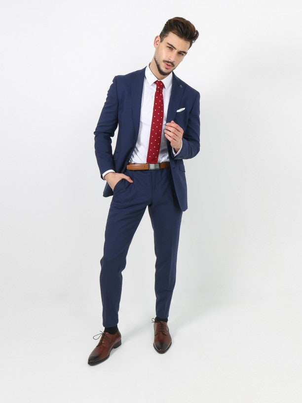Traje color azul marino