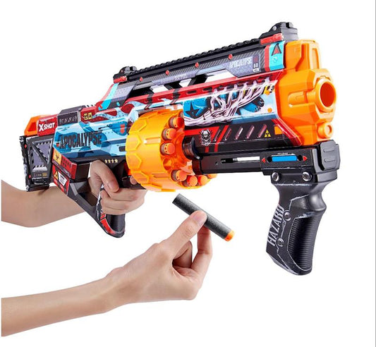pistola de dardos es perfecta para pequeños aventureros a partir de 3 años. Con un tamaño de 60 x 30 cm,  dé Sonic ofrece una amplia capacidad de juego. Incluye 16 dardos