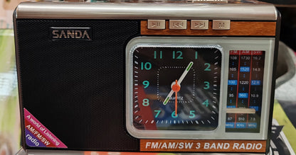 Radio 📻 con blaca solar despertador reloj ⌚⌛ bluetooth música 🎵🎼 recargable y también con pilas AA y también con linterna 🔦🔦