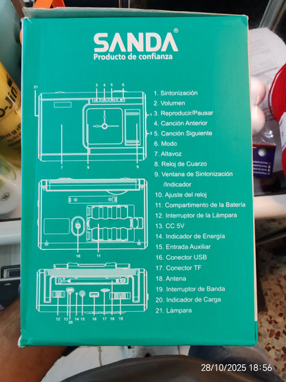 Radio 📻 con blaca solar despertador reloj ⌚⌛ bluetooth música 🎵🎼 recargable y también con pilas AA y también con linterna 🔦🔦
