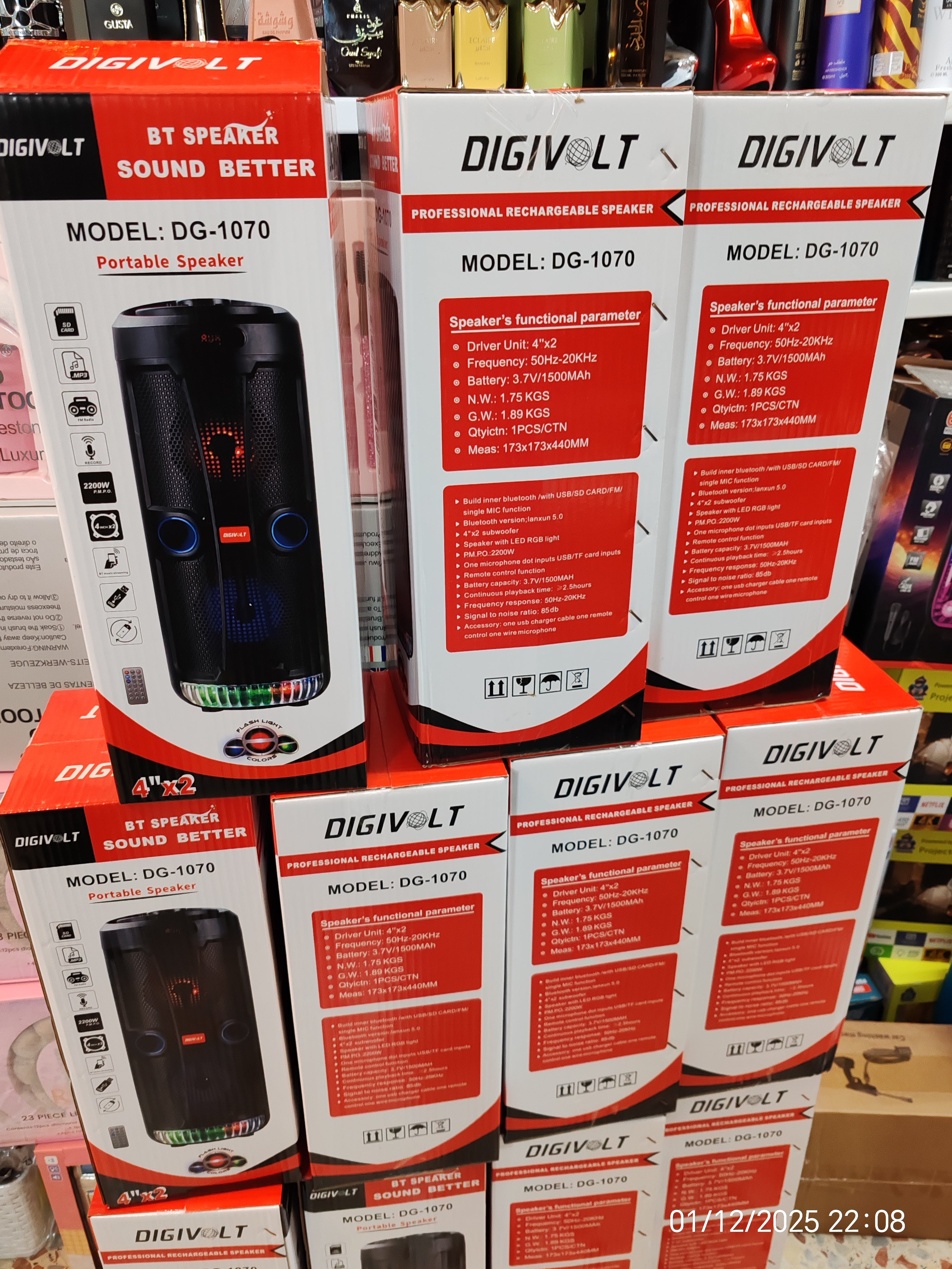 Oferta Altavoz 🔊 🔊 de alta calidad com bluetooth tiene también para meterle el karaoke con el micro pero viene sin  micrófono 🎤