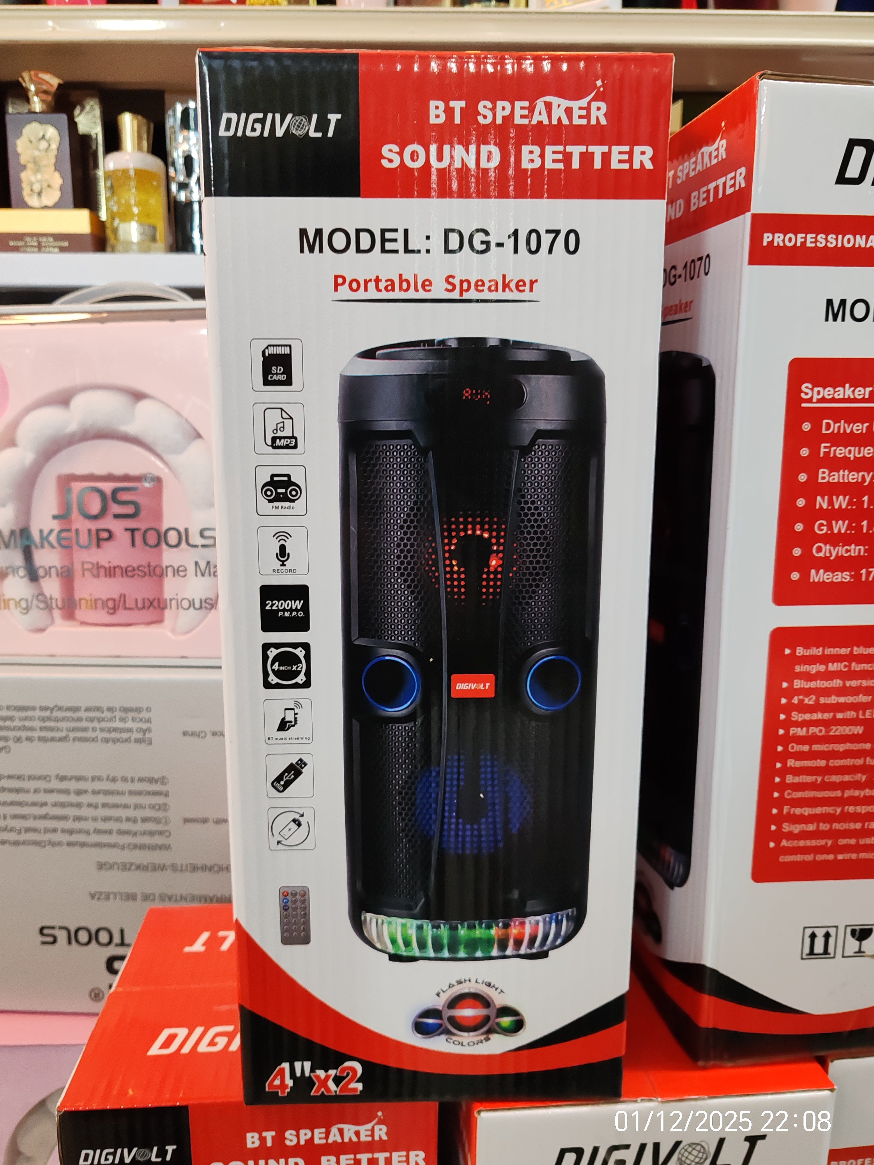 Oferta Altavoz 🔊 🔊 de alta calidad com bluetooth tiene también para meterle el karaoke con el micro pero viene sin  micrófono 🎤