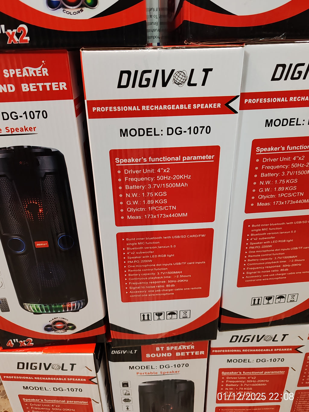 Oferta Altavoz 🔊 🔊 de alta calidad com bluetooth tiene también para meterle el karaoke con el micro pero viene sin  micrófono 🎤