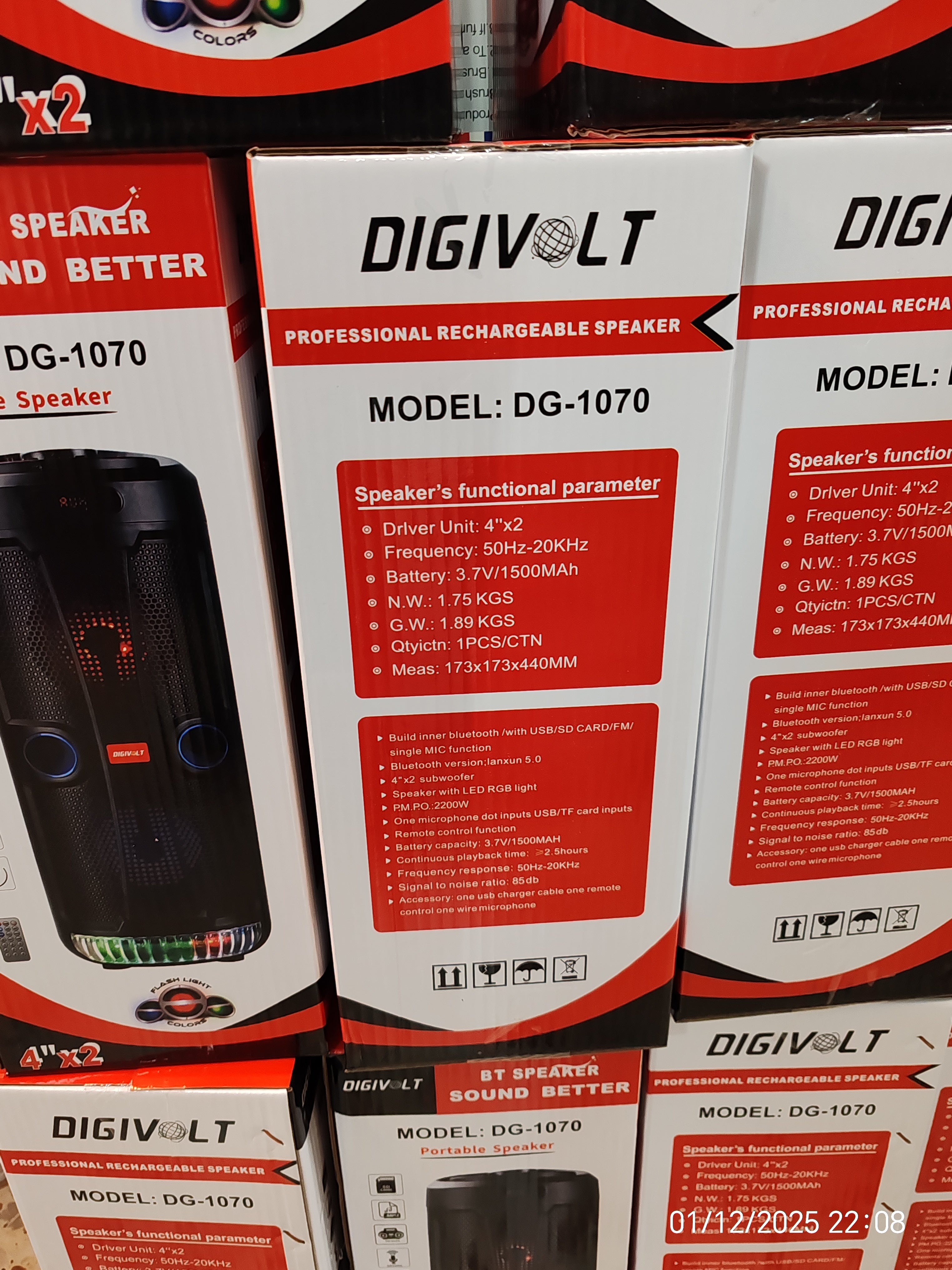 Oferta Altavoz 🔊 🔊 de alta calidad com bluetooth tiene también para meterle el karaoke con el micro pero viene sin  micrófono 🎤