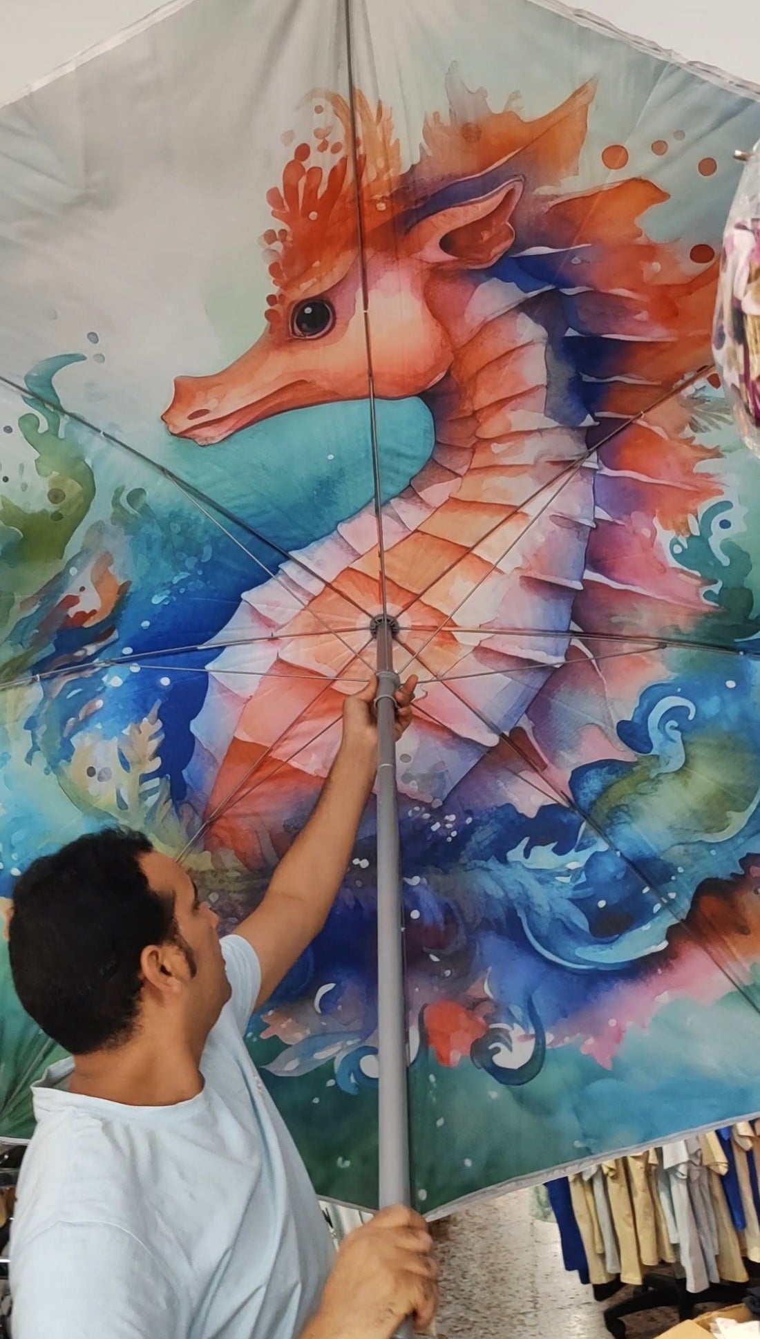 Sombrilla ⛱️ dé dragón dibujo por abajo debajo de 240 grande dé  hierros buena calidad
