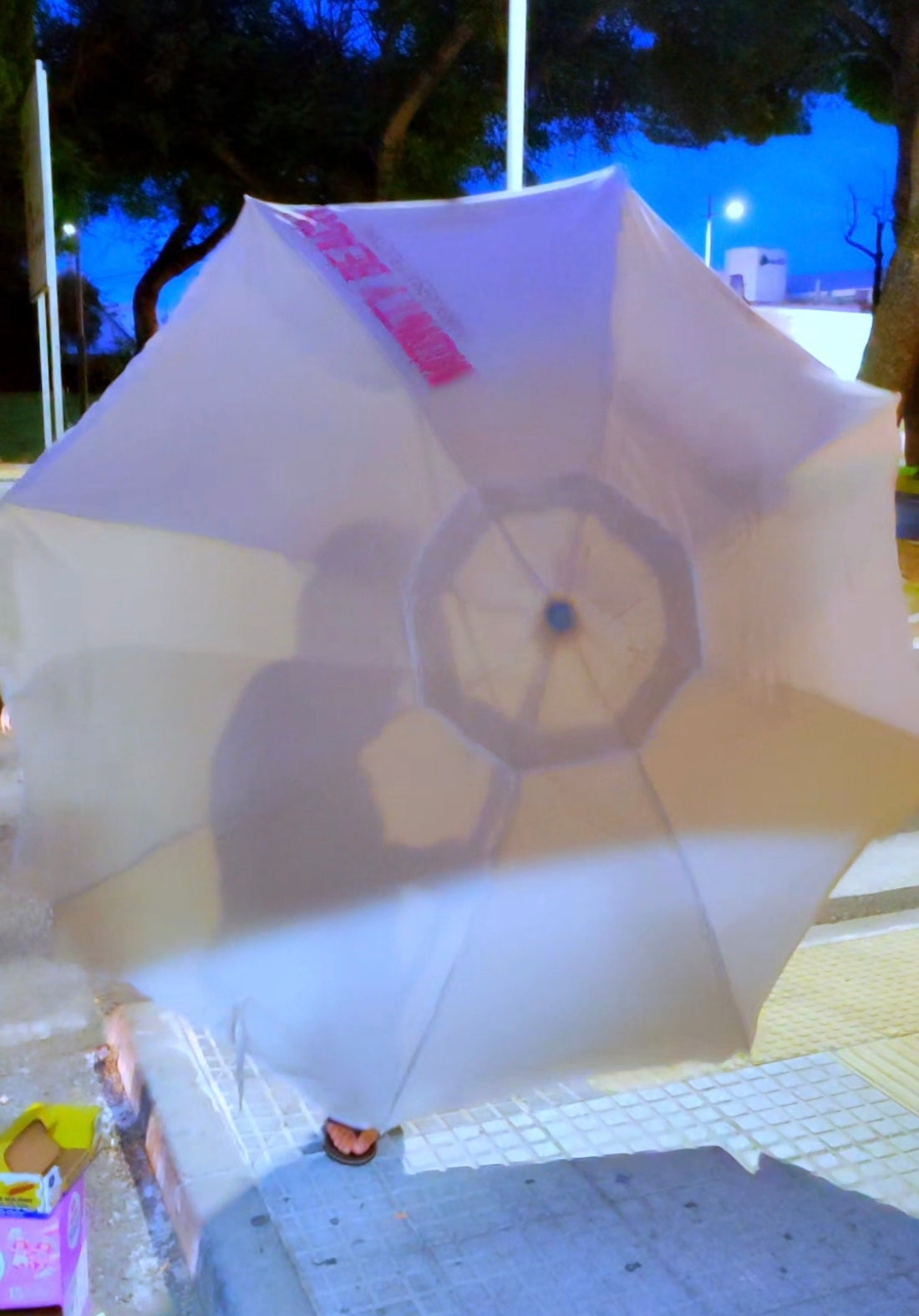 Sombrilla ⛱️⛱️ de buena calidad dé aluminio 240 es grande