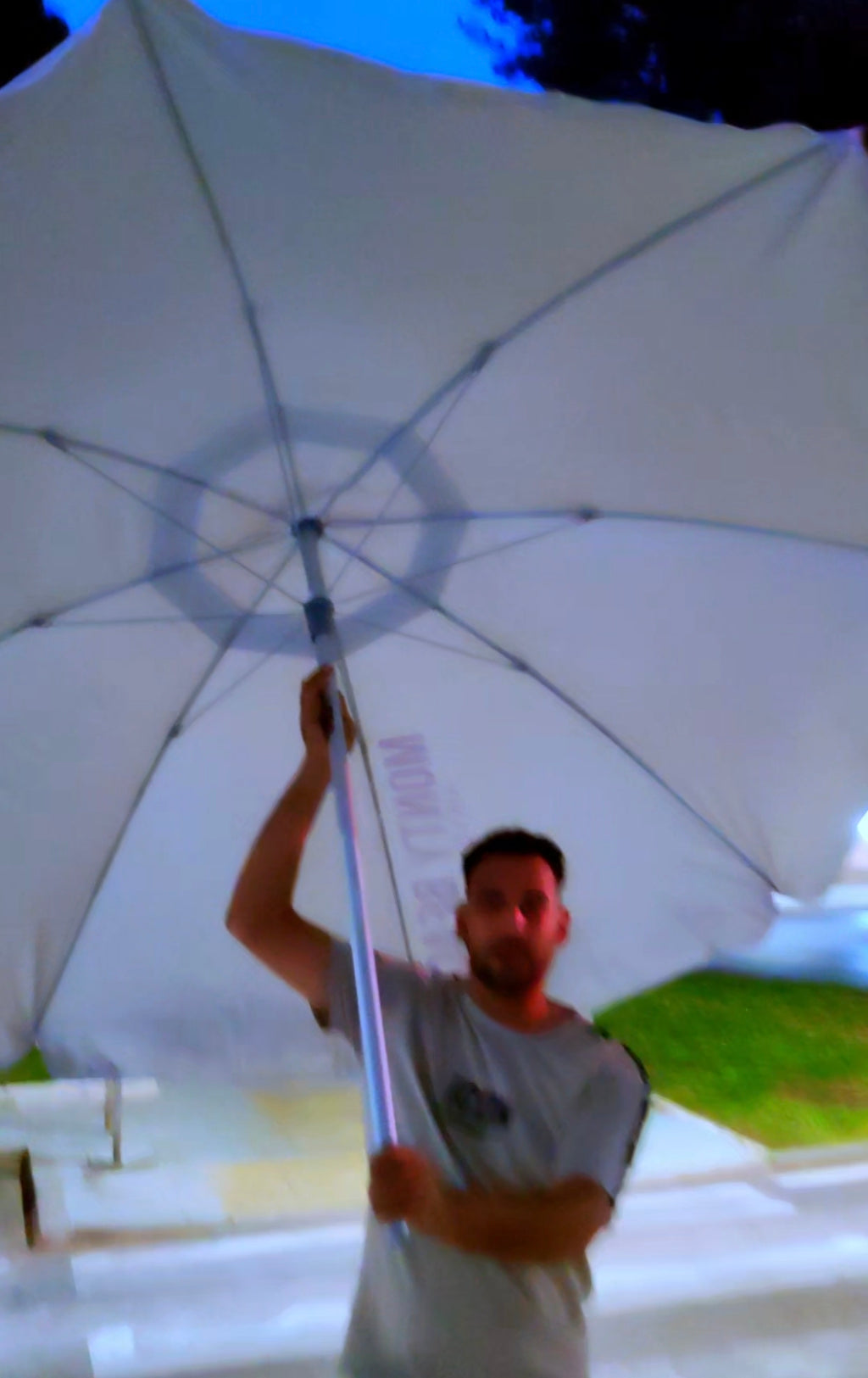 Sombrilla ⛱️⛱️ de buena calidad dé aluminio 240 es grande