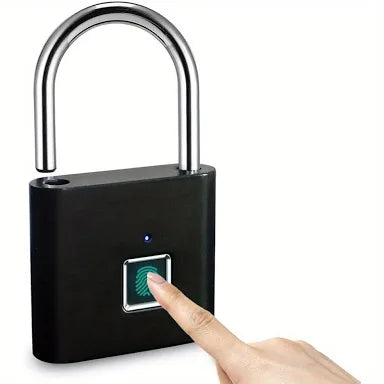 Candado 🔒 con huella 🫆 recargable con cable lleva batería 🔋 dentro está muy bien 👌👌