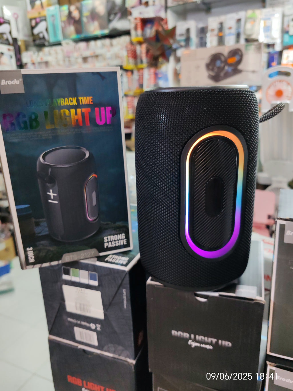 Altavoz dé alta calidad con bluetooth música 🎼🎵 suena muy bien