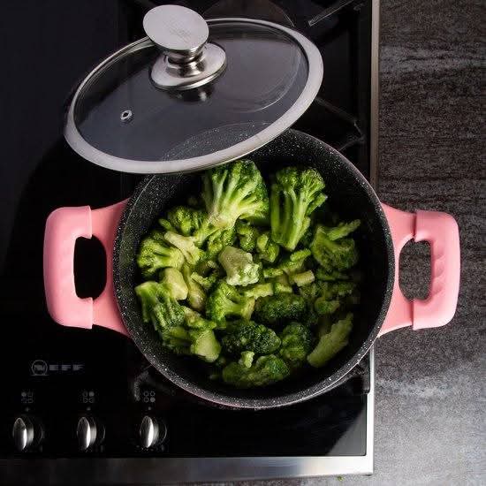 Batería de cocina de inducción Royalty Line® Con asas extraíbles - Apto para horno - Sartenes para todo tipo de calor - Revestimiento antiadherente - rosa 🩷 gris 🩶 y Negro 🌑 lila 🟣